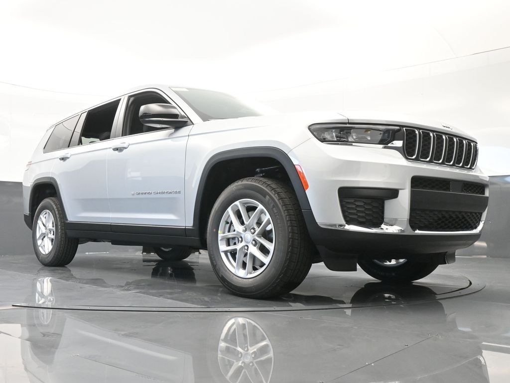 Used 2024 Silver Zynith Jeep Laredo image 54