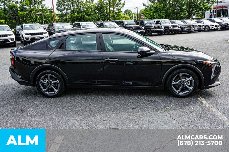 Used 2025 Black Kia LXS image 9