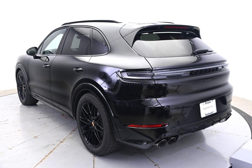 Thumbnail: 2025 Porsche Cayenne - 3