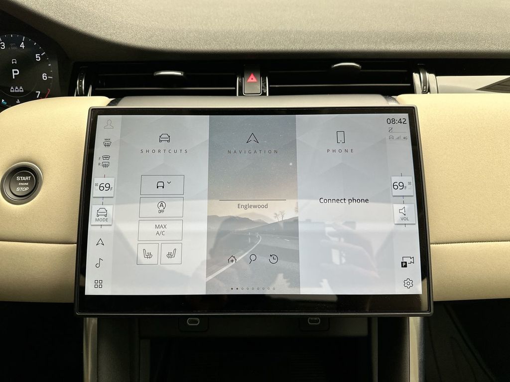 Thumbnail: 2025 Land Rover Discovery Sport - 11