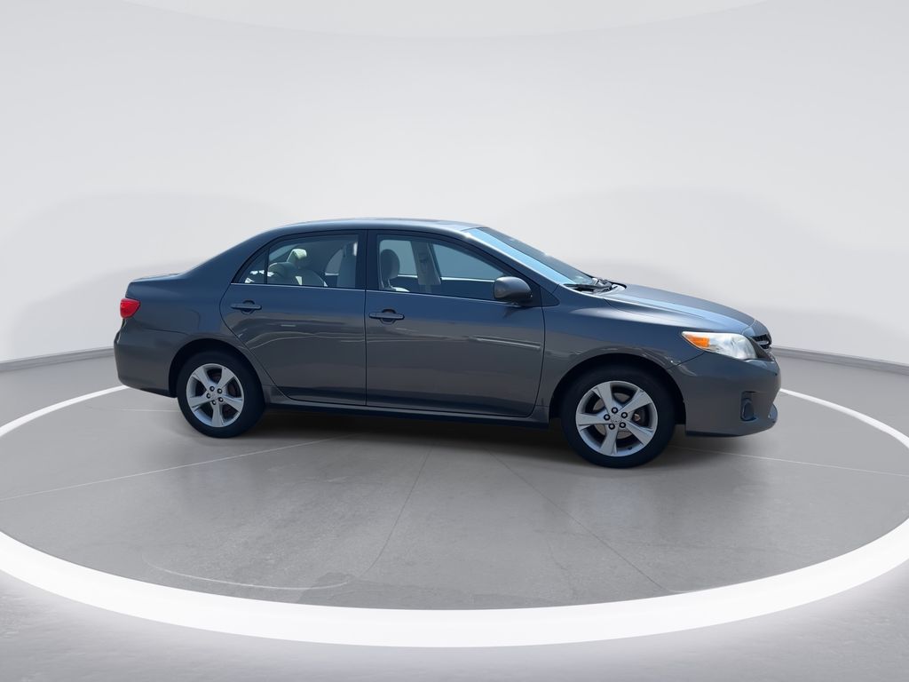 Thumbnail: 2013 Toyota Corolla - 9