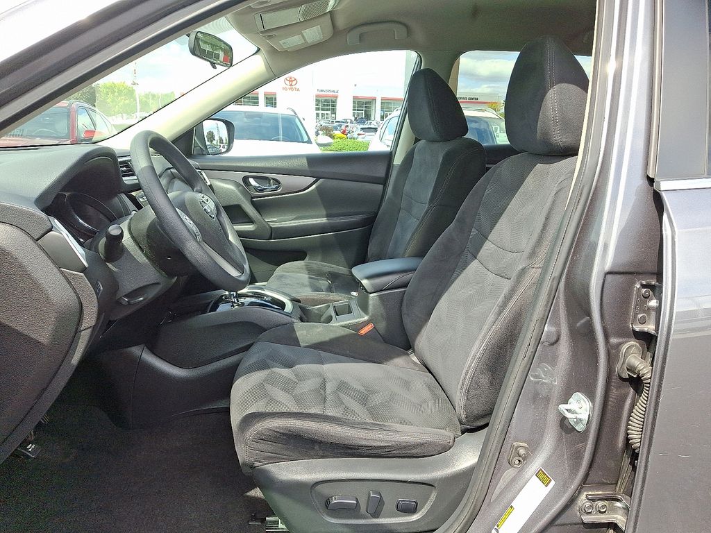 Thumbnail: 2016 Nissan Rogue - 15