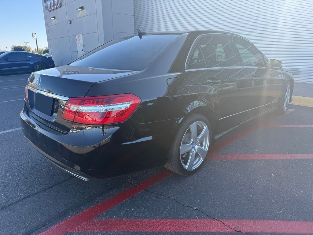 Thumbnail: 2010 Mercedes-Benz E-Class - 5