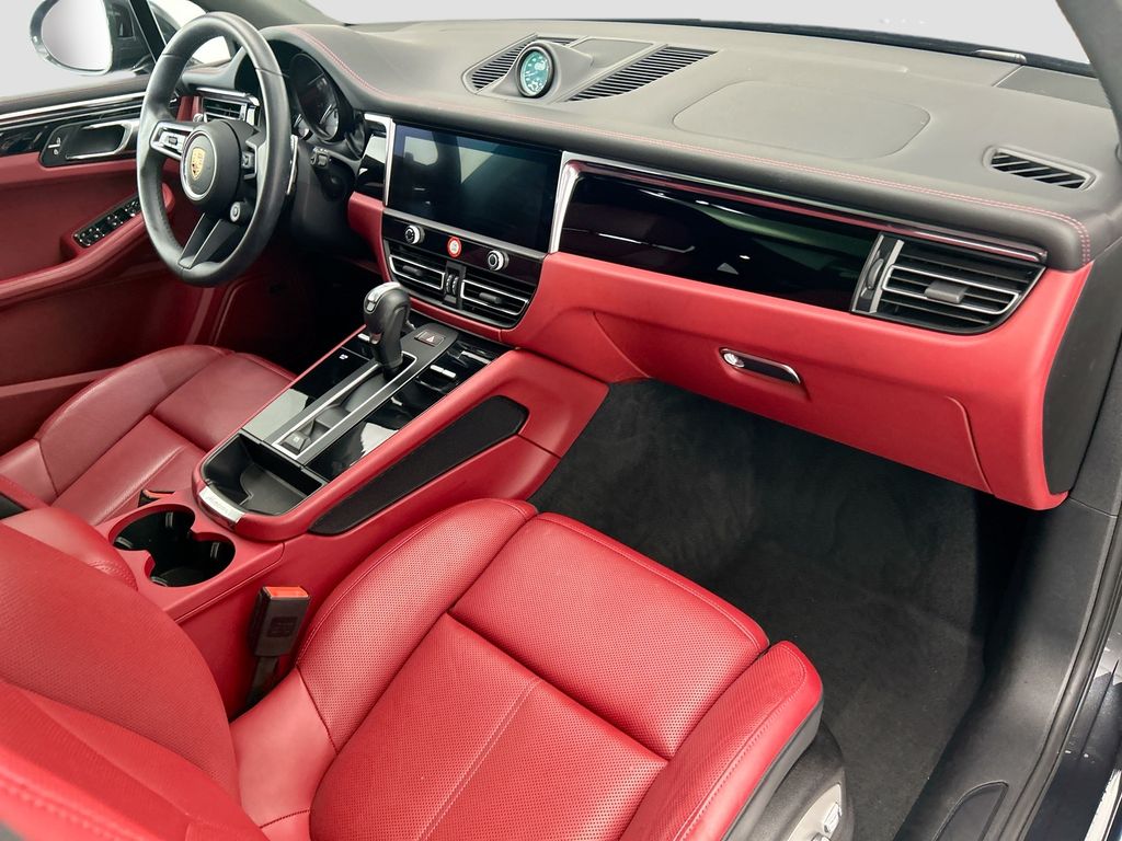 Thumbnail: 2025 Porsche Macan - 19