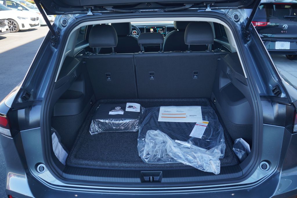 Thumbnail: 2026 Volkswagen Tiguan - 11