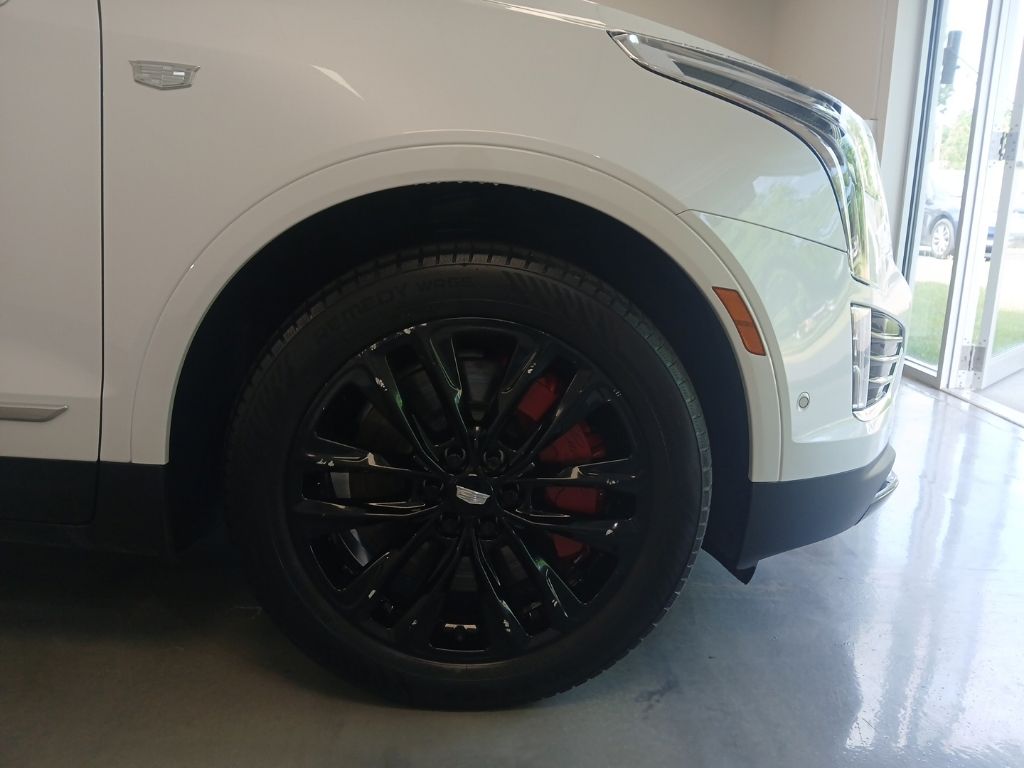 used 2022 Cadillac XT5 car, priced at $32,550