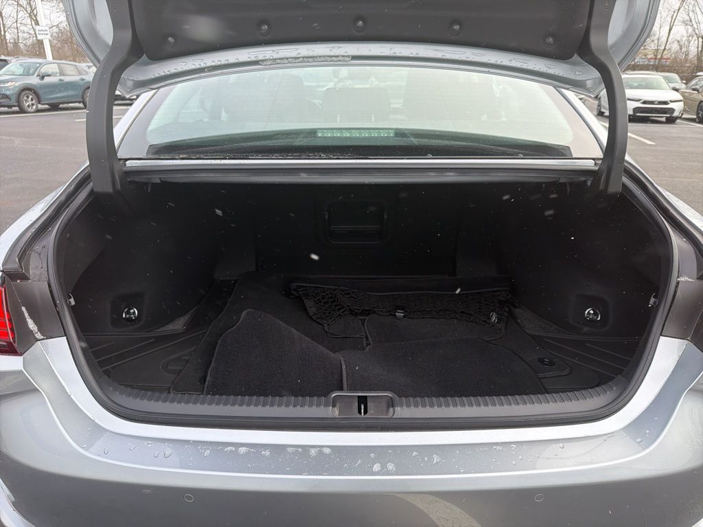 Thumbnail: 2022 Lexus ES - 22