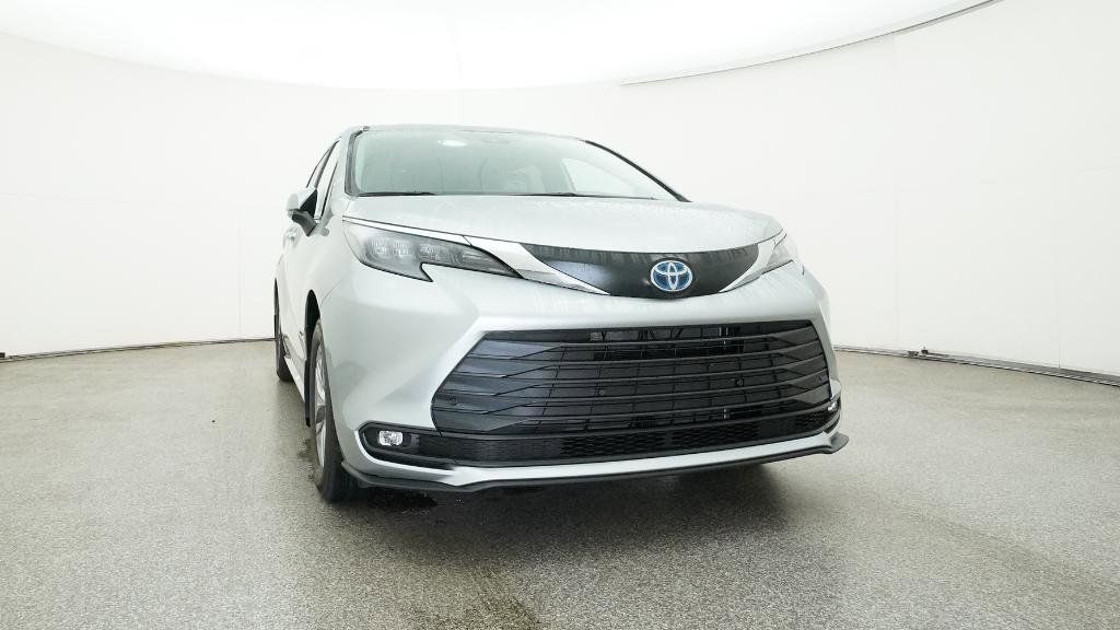Thumbnail: 2025 Toyota Sienna - 26