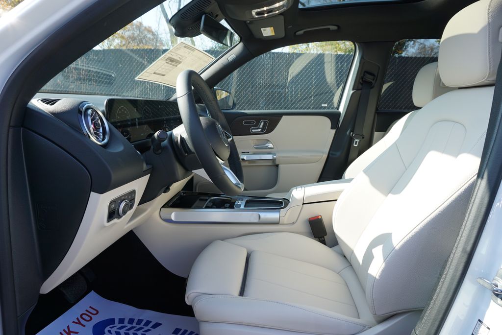 Thumbnail: 2026 Mercedes-Benz GLB - 9