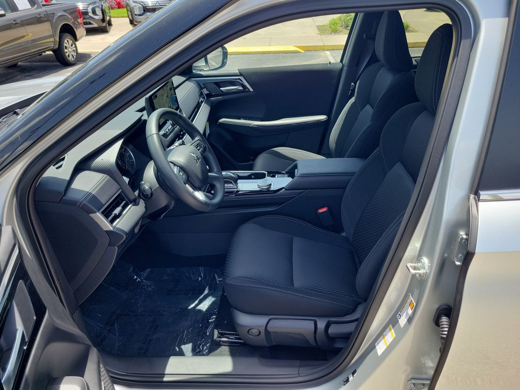 2026 Mitsubishi Outlander ES - Photo 13