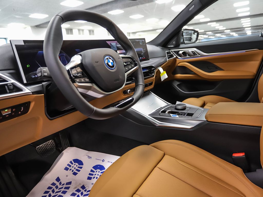 Thumbnail: 2025 BMW i4 - 9