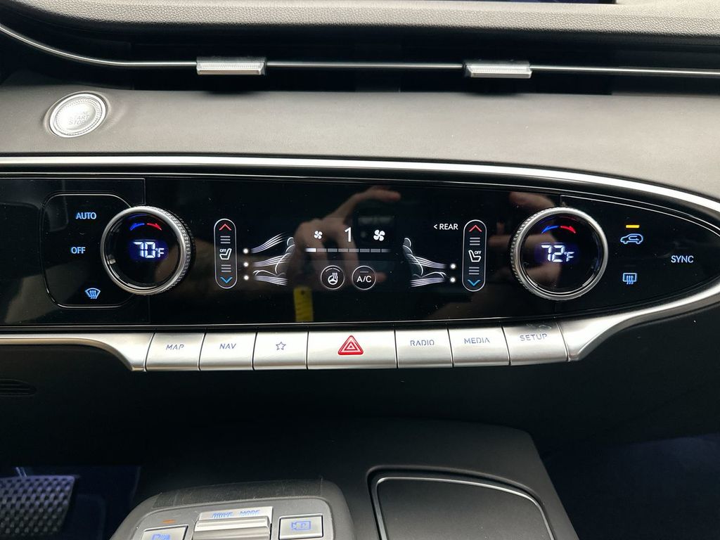 Thumbnail: 2023 Genesis GV70 - 13