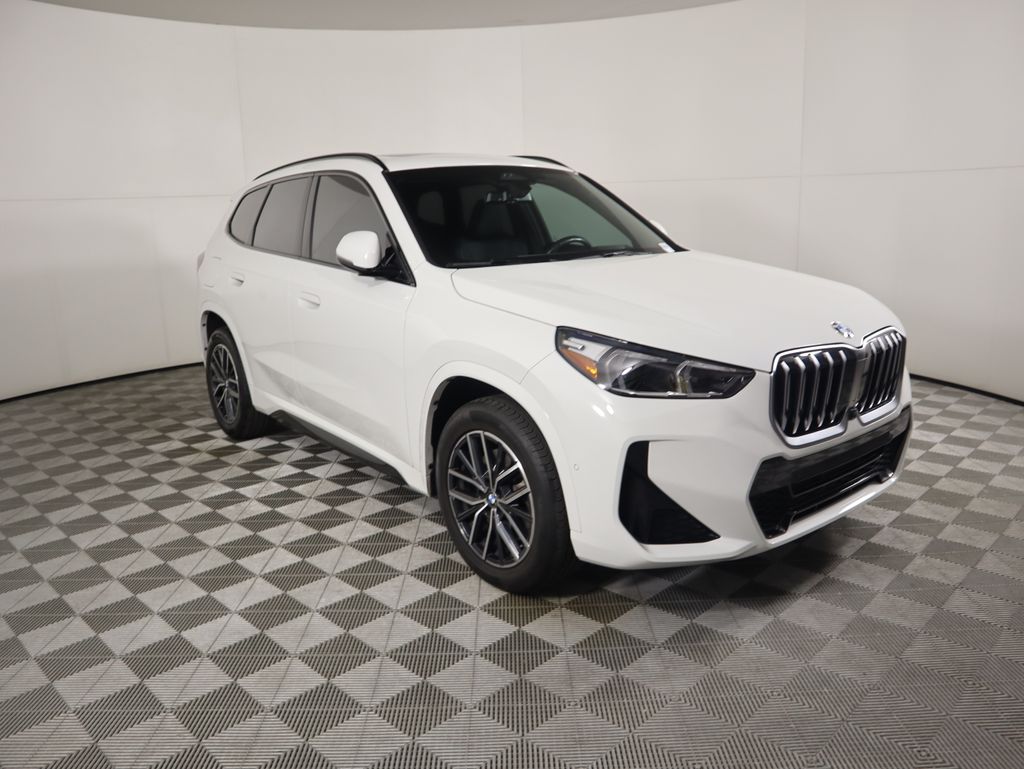 Thumbnail: 2023 BMW X1 - 3