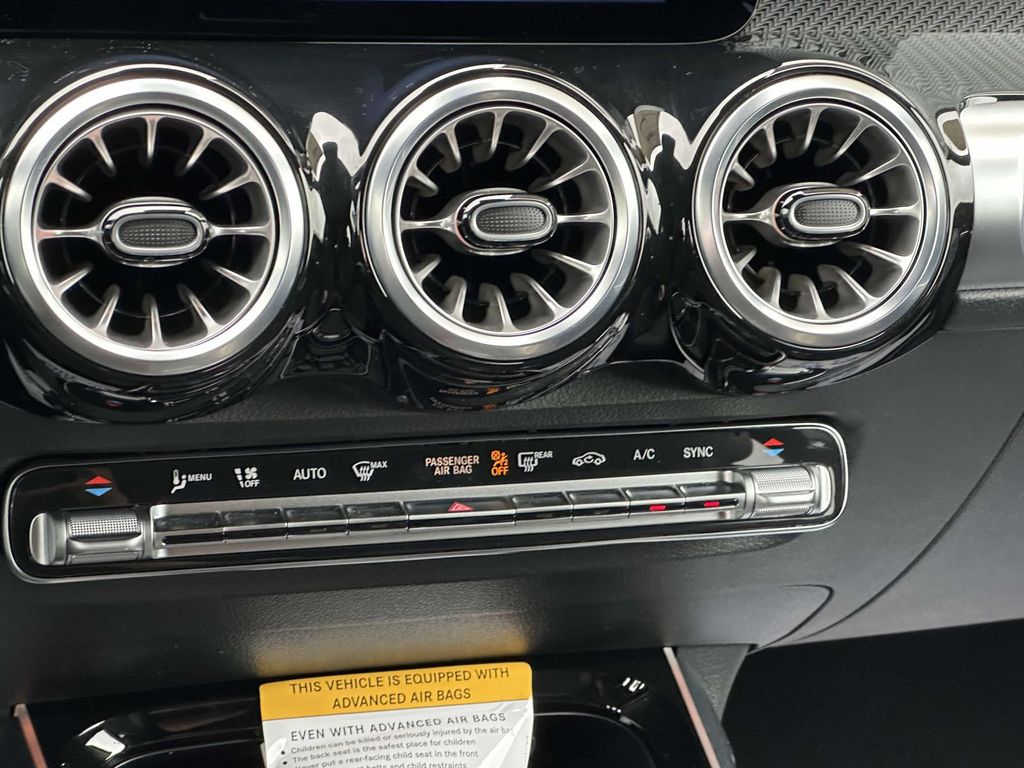 Thumbnail: 2025 Mercedes-Benz GLB - 12