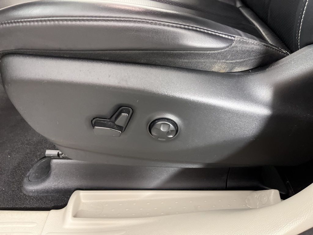 2023 Chrysler Pacifica Touring L 25