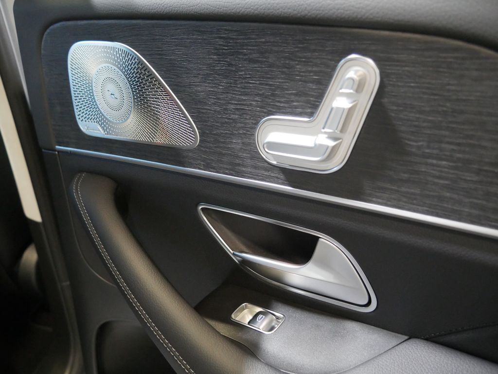 Thumbnail: 2026 Mercedes-Benz GLE - 32