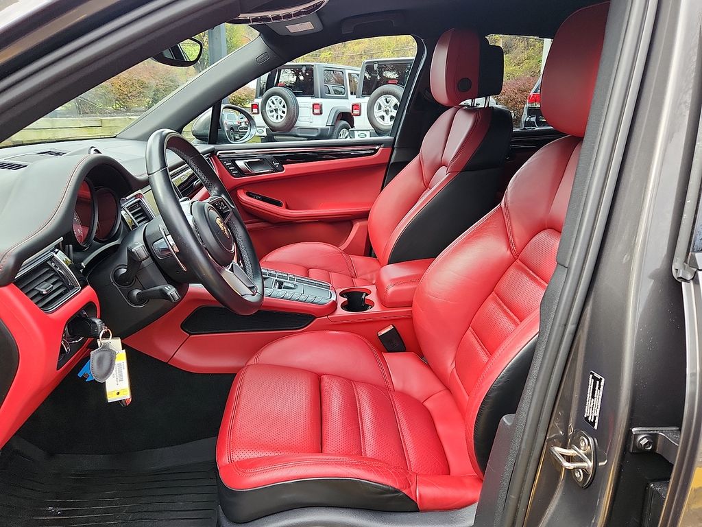 Thumbnail: 2015 Porsche Macan - 13