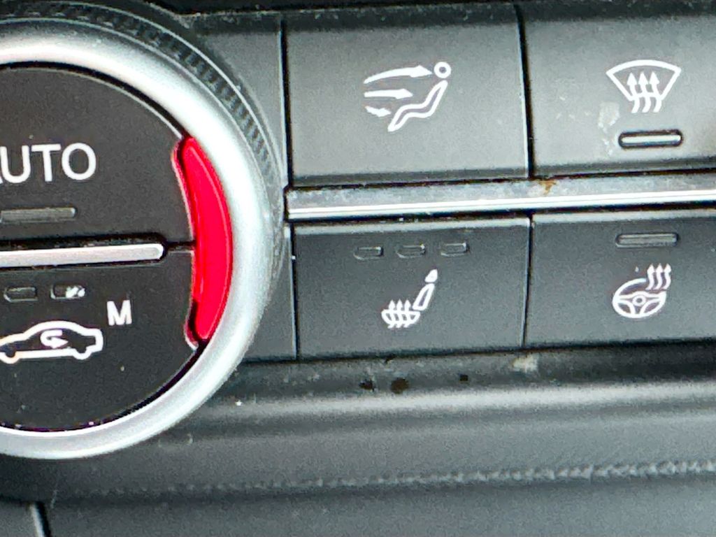 Used 2019  Alfa Romeo Ti image 23