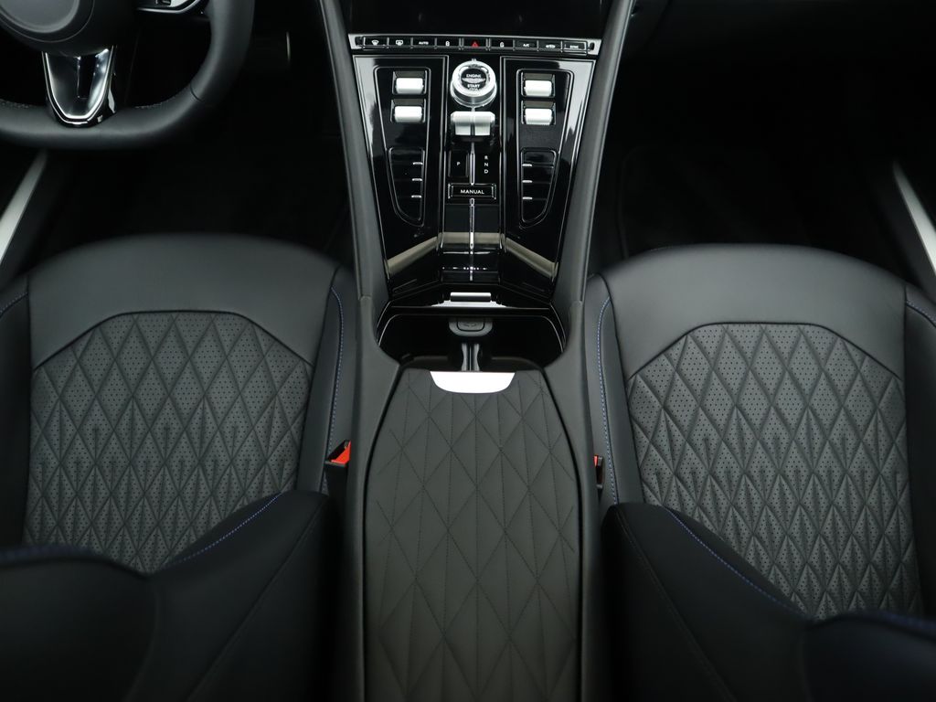Thumbnail: 2025 Aston Martin DB12 - 18