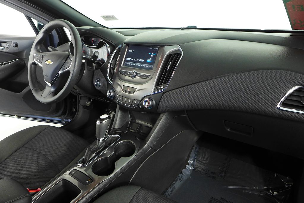 Thumbnail: 2018 Chevrolet Cruze - 13