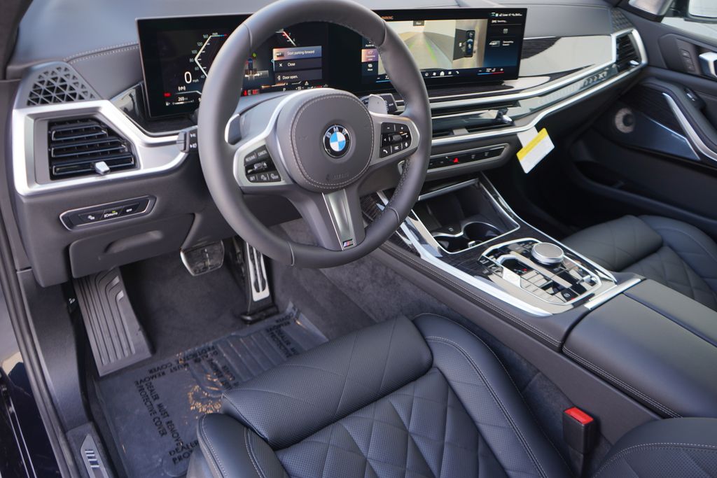 2025 BMW X7 xDrive40i 12