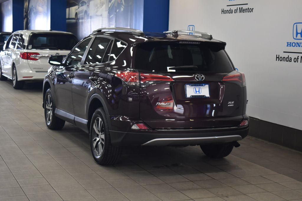2018 Toyota RAV4 XLE 3
