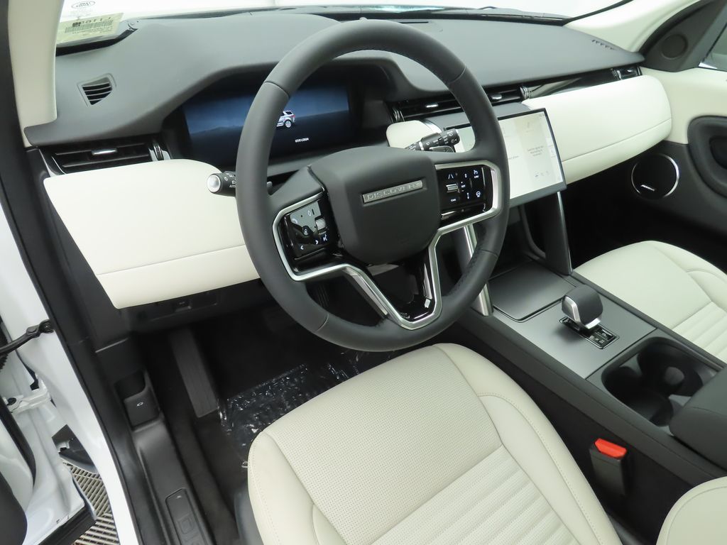 Thumbnail: 2024 Land Rover Discovery Sport - 9