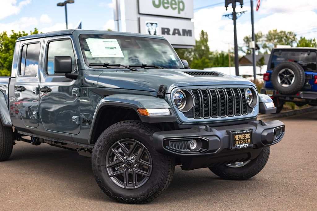 2026 Jeep Gladiator Sport S thumbnail 3