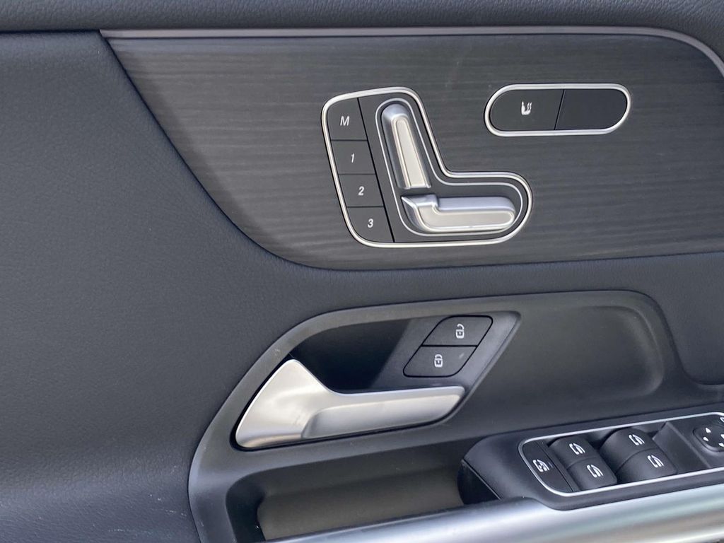 2025 Mercedes-Benz GLA 250 18