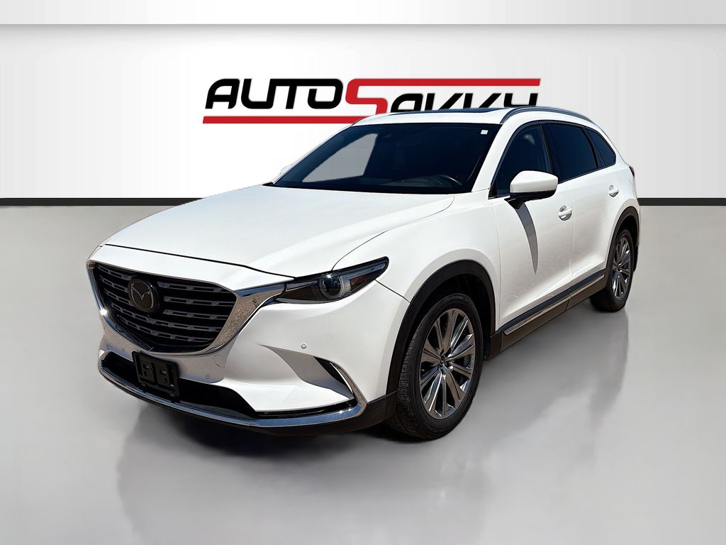 Used 2023 White Mazda Signature image 3