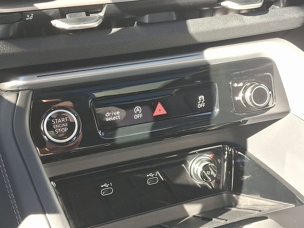 Thumbnail: 2025 Audi Q5 - 16