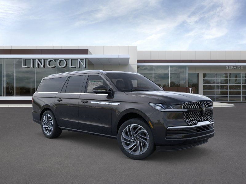 Thumbnail: 2025 Lincoln Navigator L - 7