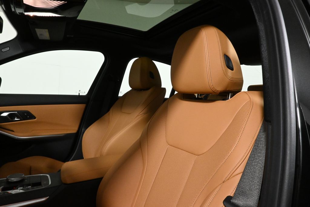 Thumbnail: 2025 BMW 3 Series - 16