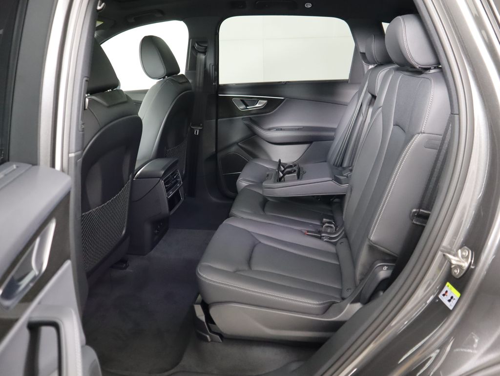 Thumbnail: 2026 Audi Q7 - 24