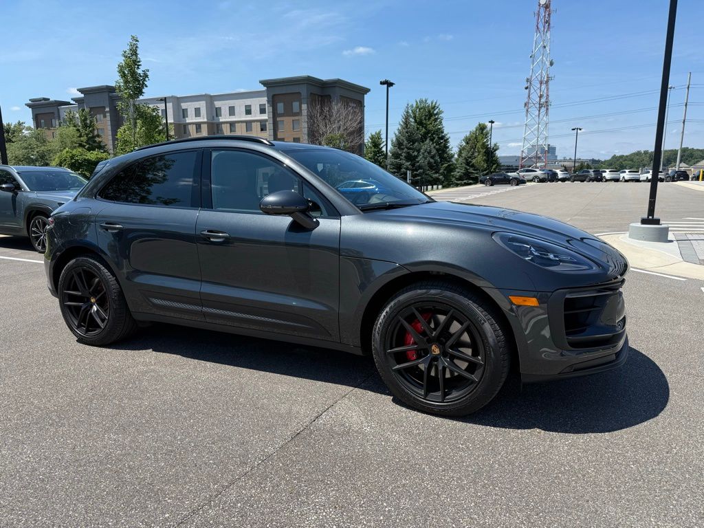 Thumbnail: 2023 Porsche Macan - 1