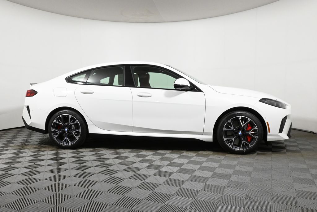 Thumbnail: 2025 BMW 2 Series - 8