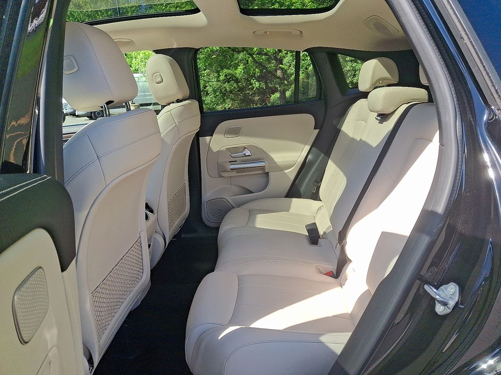 2021 Mercedes-Benz GLA 250 4MATIC 10