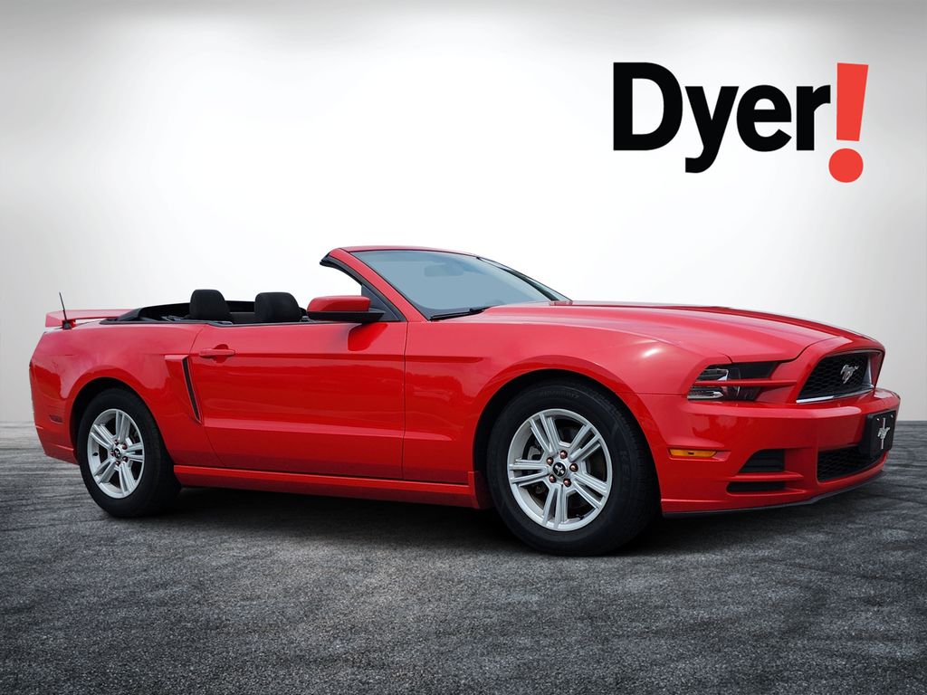 2014 Ford Mustang Rojo (Race Red) Descapotable Tracción trasera 6 velocidades Automática