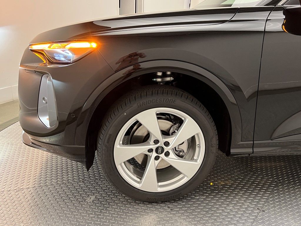 Thumbnail: 2025 Audi Q5 - 9