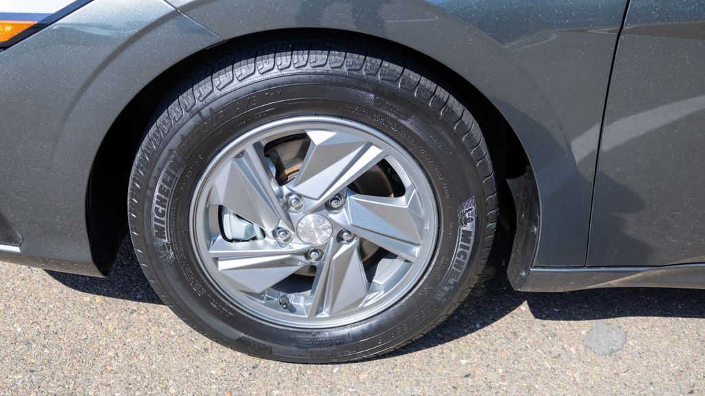 Used 2024 Hyundai Elantra SE 4D Sedan