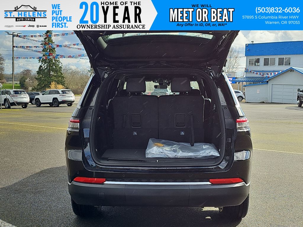 View vehicle photo 7