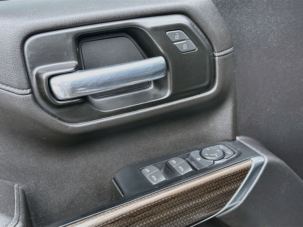 Used 2022 Black Chevrolet RST image 17