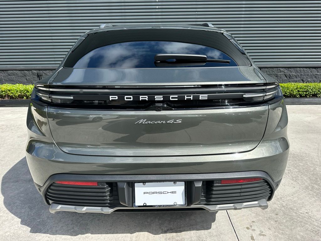 Thumbnail: 2025 Porsche Macan - 12