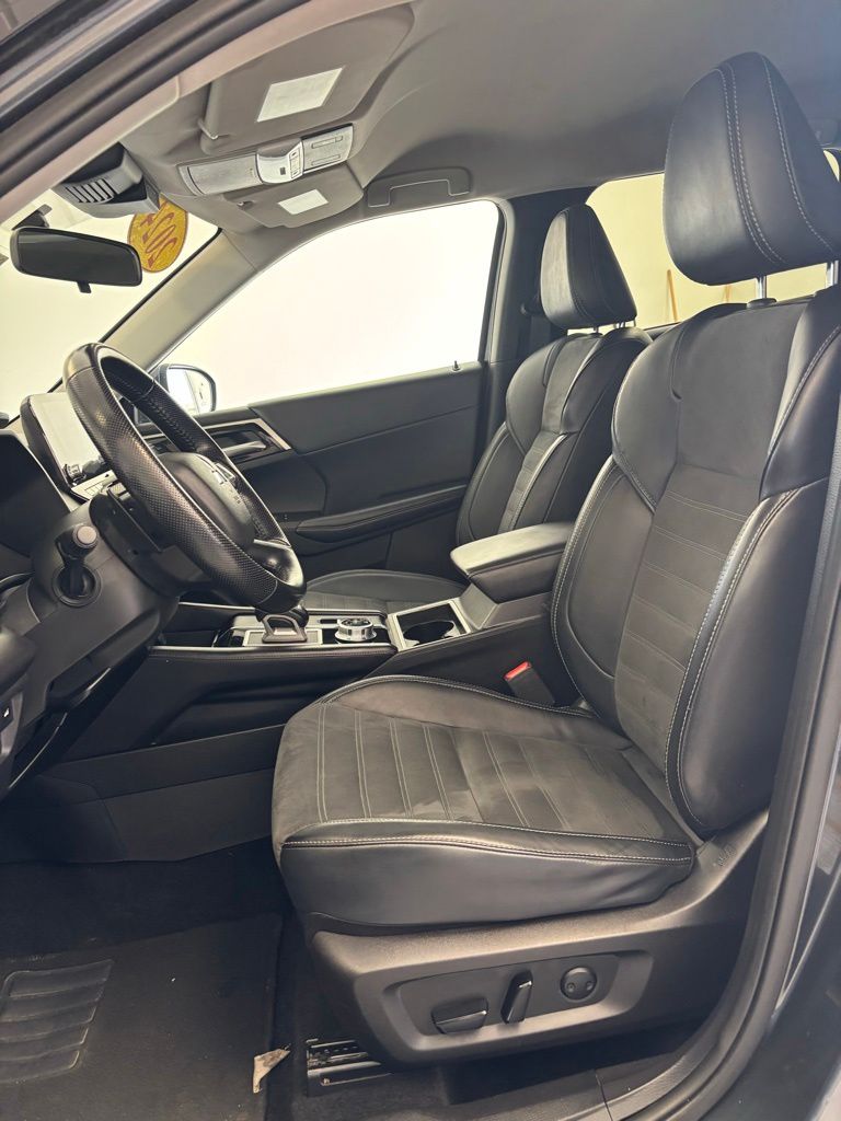 Used 2024 Mitsubishi Outlander SUV