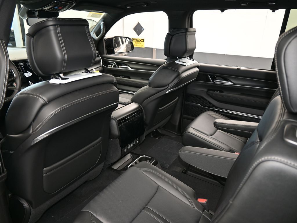 New 2026 Bright White Clearcoat Jeep Summit Obsidian image 32