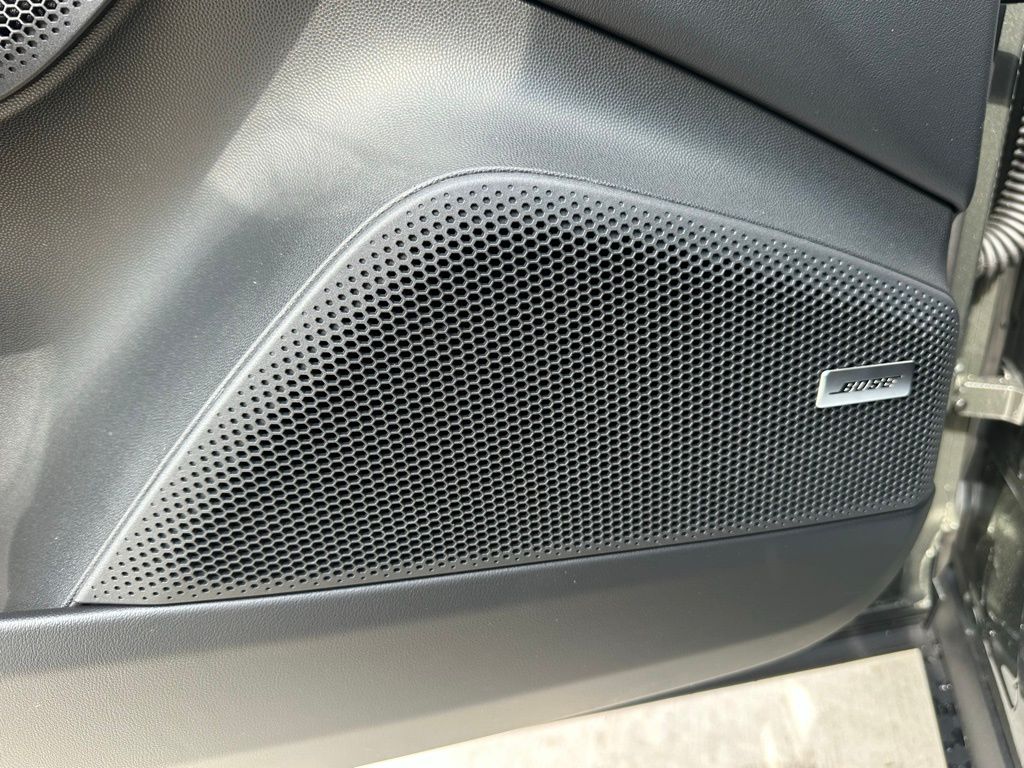 Thumbnail: 2026 Porsche Macan - 22