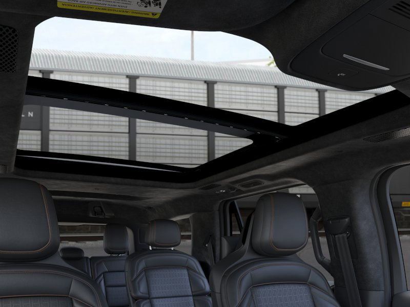 Thumbnail: 2025 Lincoln Navigator - 22