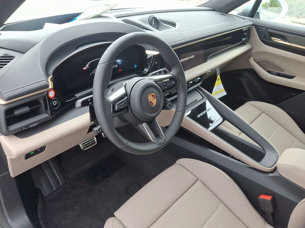 Thumbnail: 2025 Porsche Macan - 4