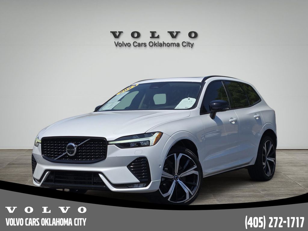 2023 Volvo XC60 B5 Ultimate Dark Theme