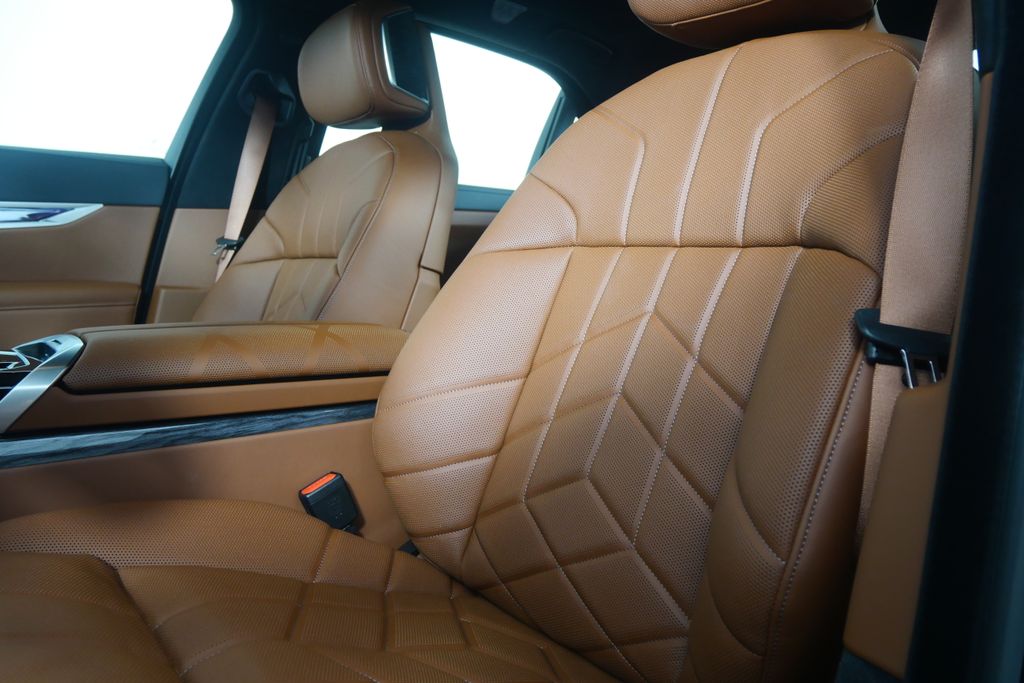 Thumbnail: 2026 BMW 7 Series - 11